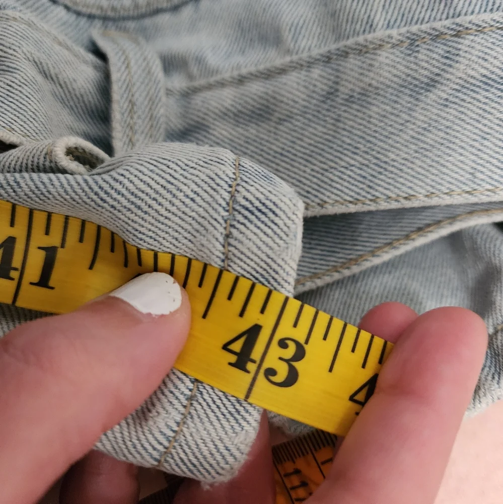 Simple Society Squared Pocket Wide Leg Light Wash Carpenter Jeans - Picture 7 of 8